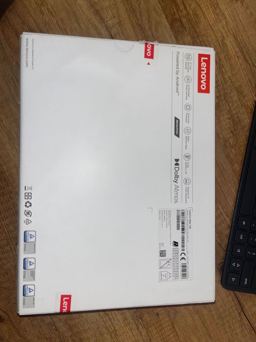 Tablet Lenovo IdeaTab z klawiaturą i rysikiem