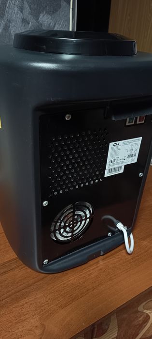 Кулер для води CH D65EN — майже новий, у заводській упаковці