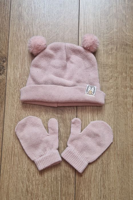 Zestaw czapka niemowlęca i rekawiczki Sinsay.