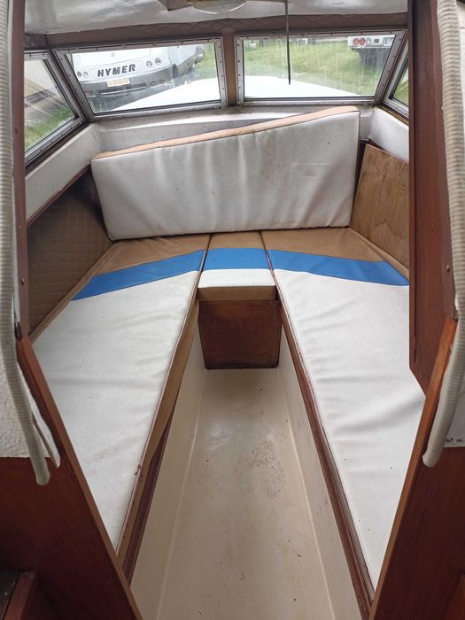 Łódź kabinowa z laminatu