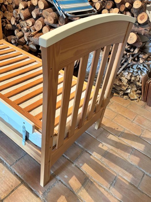 Cama de criança marca Trama com colchão