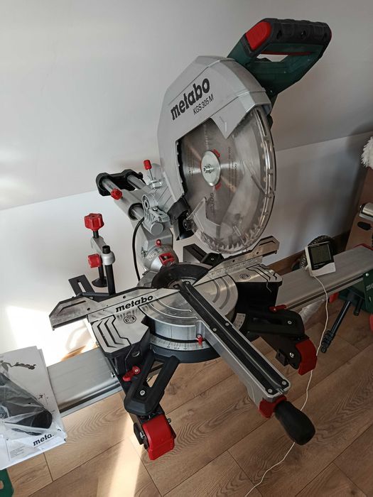 Piła ukośnica Metabo KGS 305 M