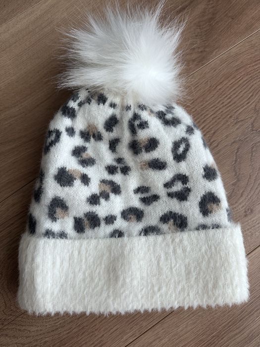 Шапка на флісі з помпоном