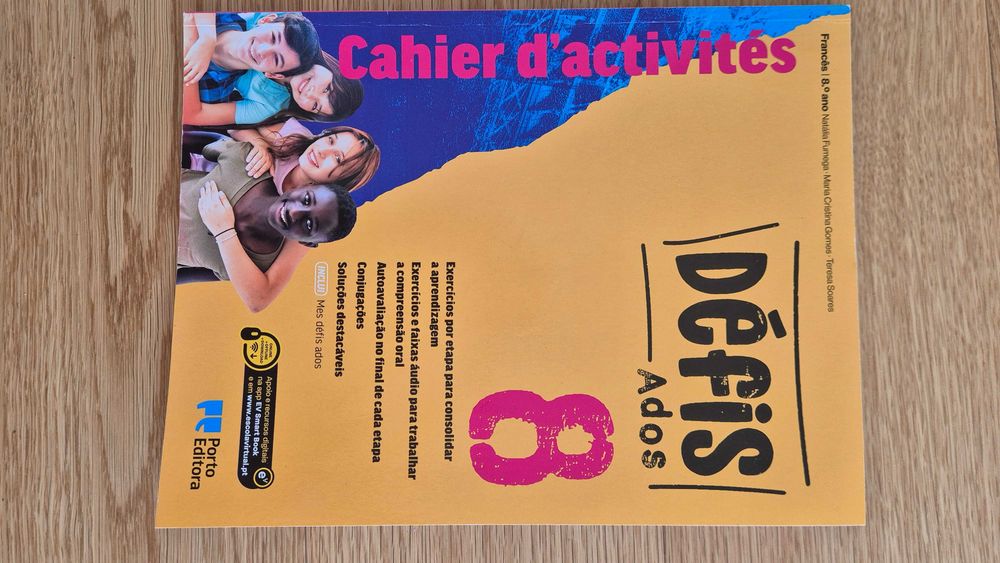 Caderno de atividades Francês 8º Ano "Défis Ados 8" da Porto Editora