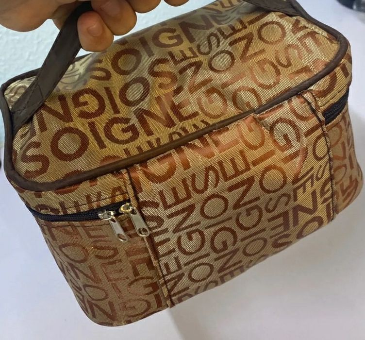 Kosmetyczka z lusterkiem