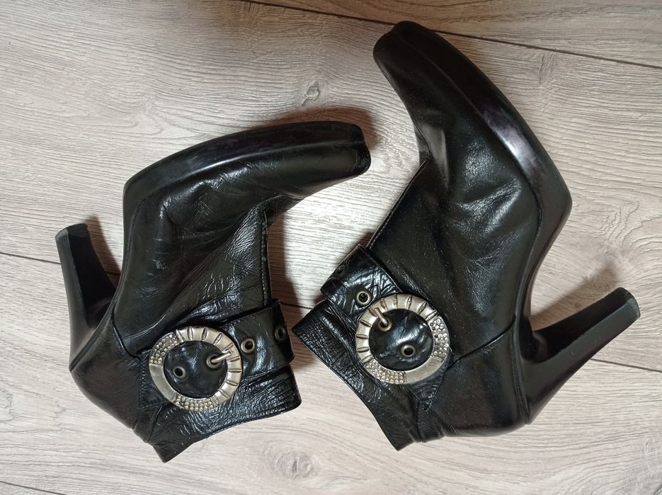 Ботинки на осінь, 39 розмір, допомога