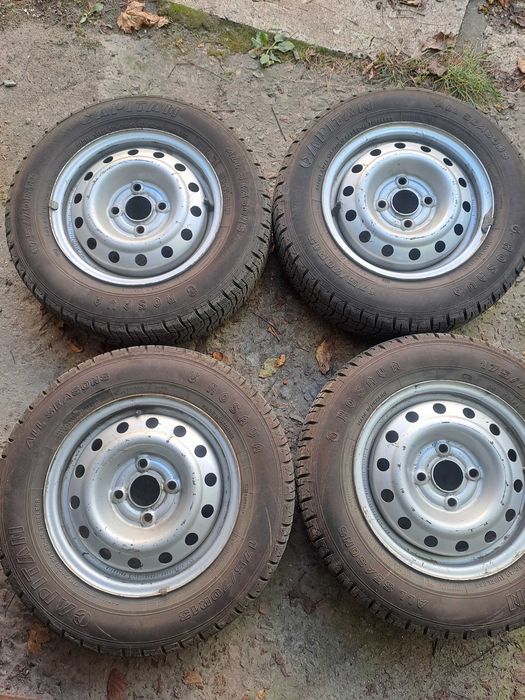 Продам диски з шинами 175/70 r13
