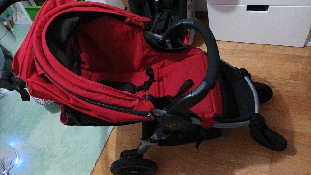 Carrinho + Ovo + Base carro + Cadeira Auto Britax Romer B-Motion 4 com adaptadores para o carrinho e Isofix