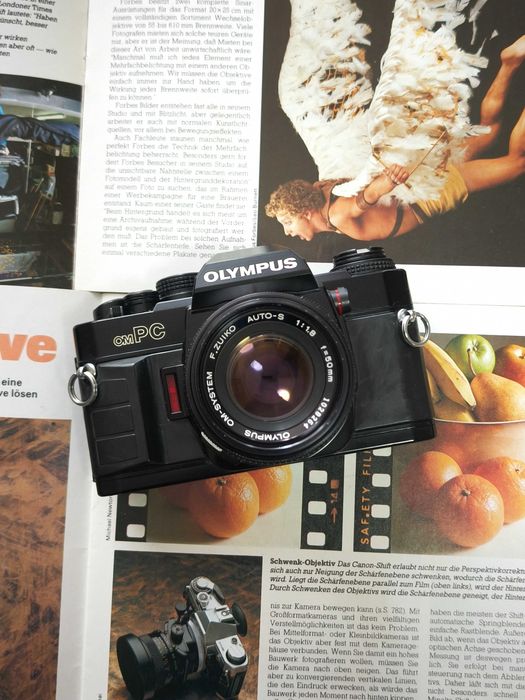 Фотокамера Olympus OM-PC з обʼєктивом Zuiko 50mm f/1.8