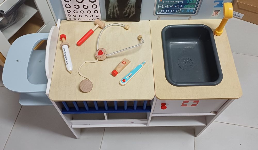 Clínica para bebés e veterinário 2 em 1