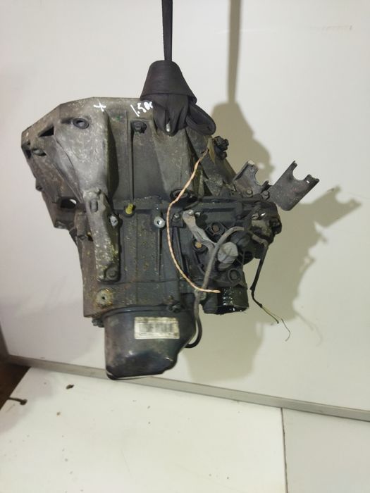 Caixa velocidades Renault Clio 1.5dci 2002  motor de arranque á frente