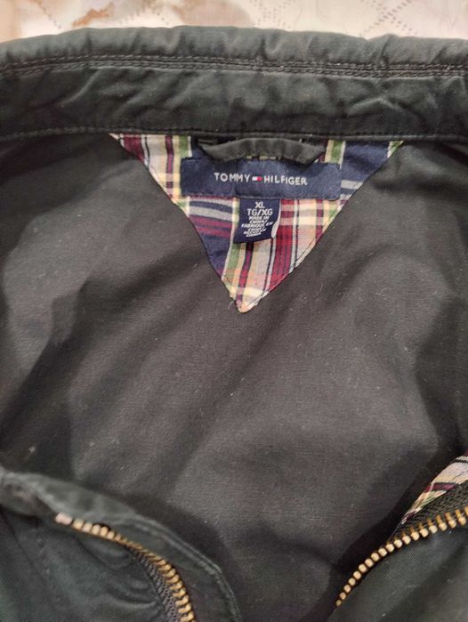 Casaco preto Tommy Hilfiger tam. XL em excelente estado