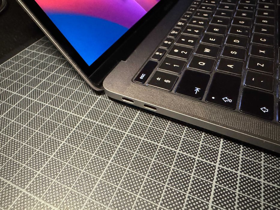 MacBook Pro 13" 2017 i7/16GB/512GB + NOWA ładowarka Apple