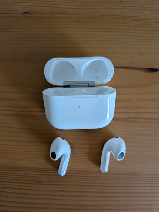 Apple AirPods 3 geração com caixa carregamento Lightning