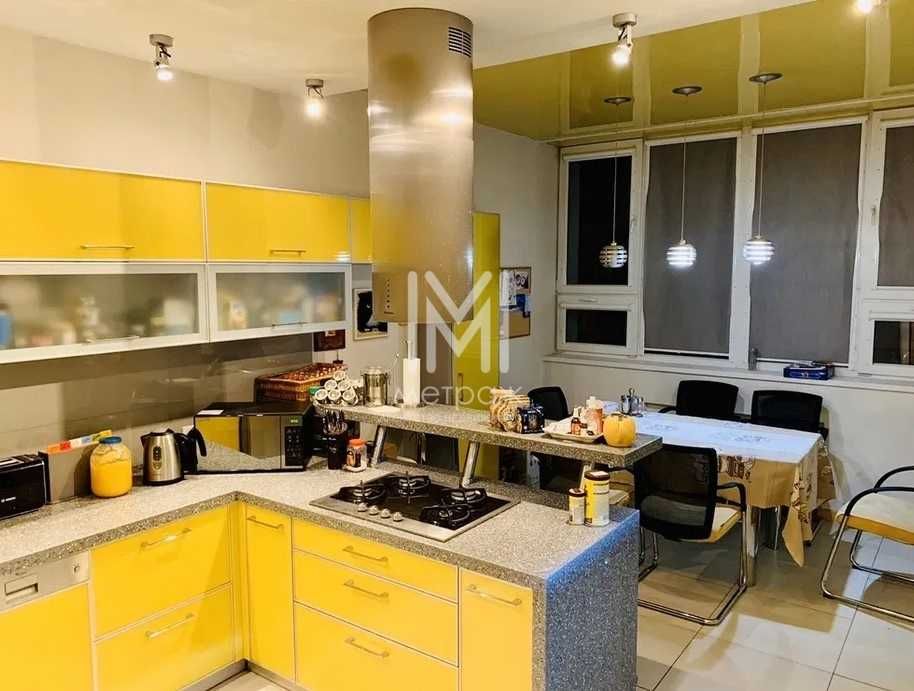 Вау в продаже Пентхаус 210 м² у метро Защитников Украины — 5 комнат, 2 уровня