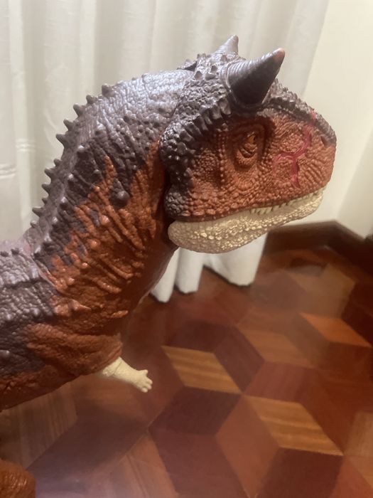 Jurassic World - Carnotaurus Super Colossal