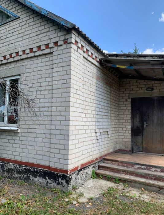 Кошманівка. Продаж окремого, добротного будинку з комунікаціями.