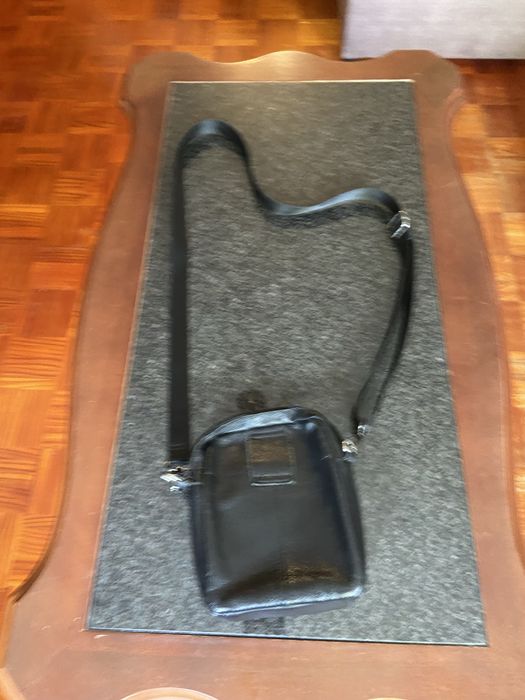 Malha de homem preta em bom estafo