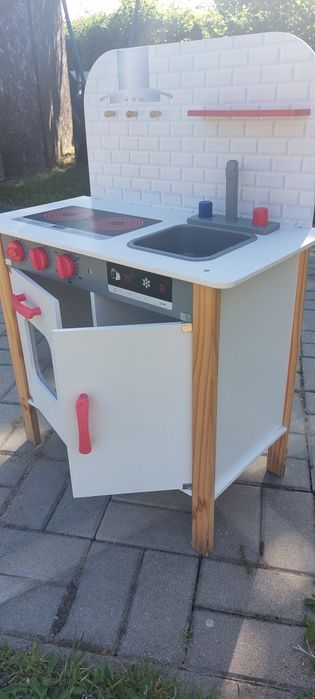 Drewniana kuchnia dla dzieci