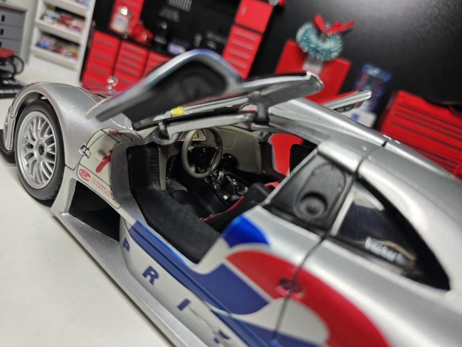 Mercedes clk gtr maisto 1/18