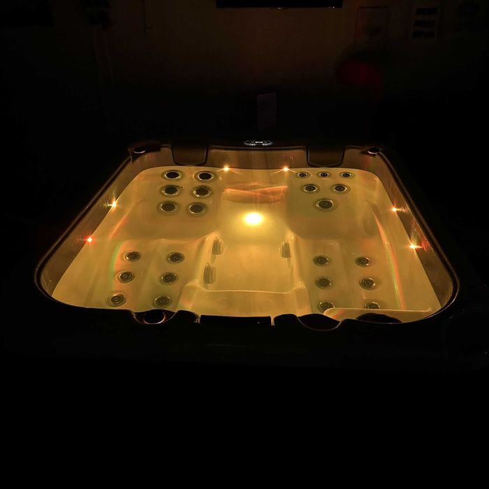 Wanna jacuzzi Viskan STJARNO – Luksusowy hydromasaż dla 6 osób 36 dysz