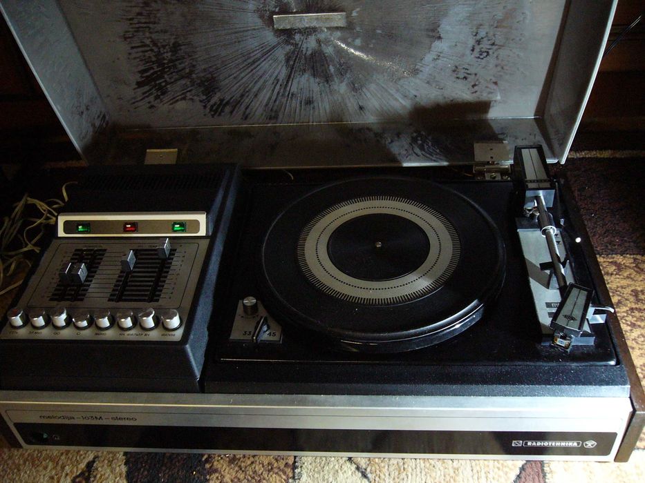 Мелодия 103М(без колонок)в идеале