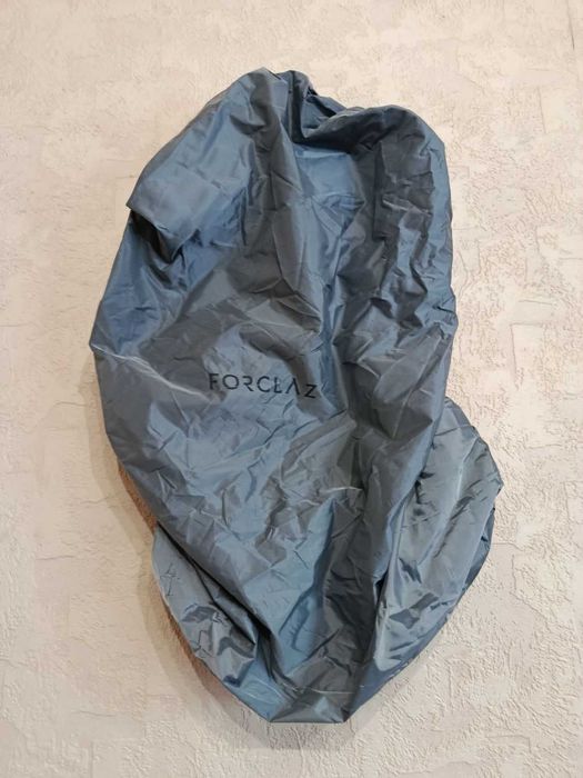 Szary pokrowiec przeciwdeszczowy Forclaz na plecak 60 l / Raincover