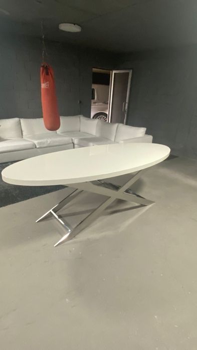 Mesa de jantar oval e 6 cadeiras
