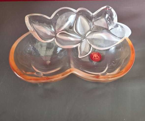 Misa na owoce jest to produkt z lat 50 Walther Glas w kolorze pomarańczowym z matowymi liśćmi wymiary 18x16x5 cm