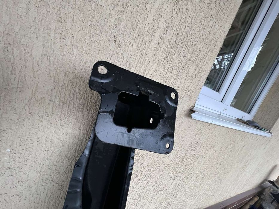 Підсилювач заднього бампера