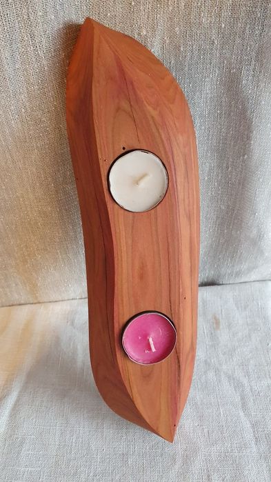 Dekoracja wnętrz, świecznik  wykonana z drewna śliwy.