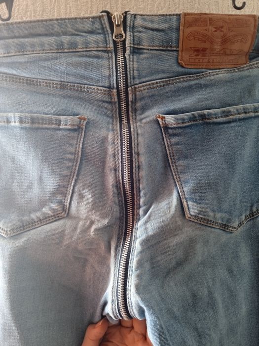 Продам стильные джинсы