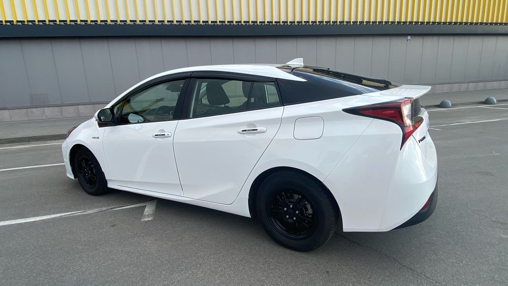 Toyota Prius Hybrid 2020 AWD 4x4