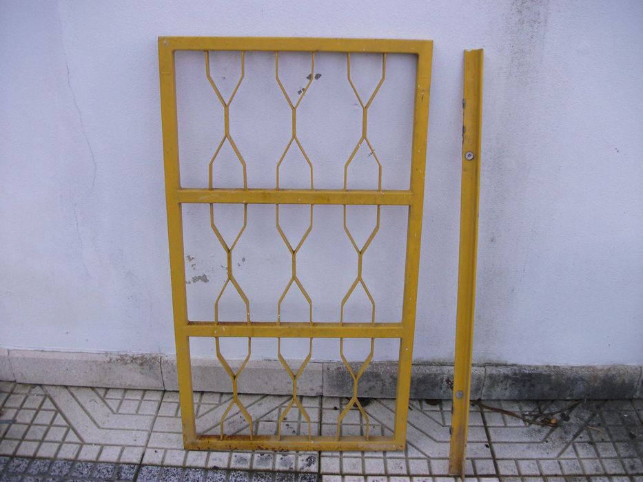 Portão em ferro galvanizado. Medidas 90cmx50cm Tubo 30x30