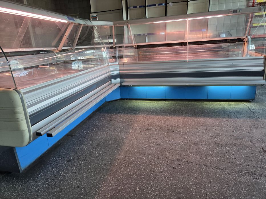 Lada chłodnicza z narożnikiem