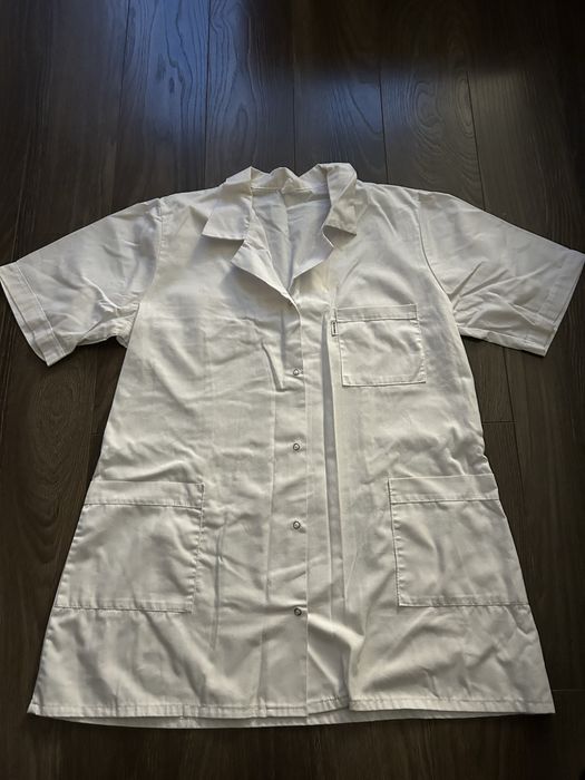 Fartuchy laboratoryjne białe