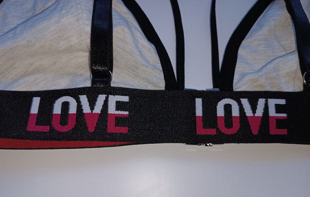 Biustonosz z napisem Love r. M (Nowy)