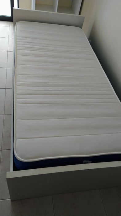 Cama de criança com colchão