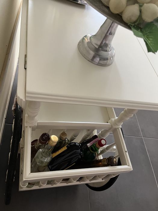 Carrinho bar com mesa de abas rebativeis  madeira massica lacado