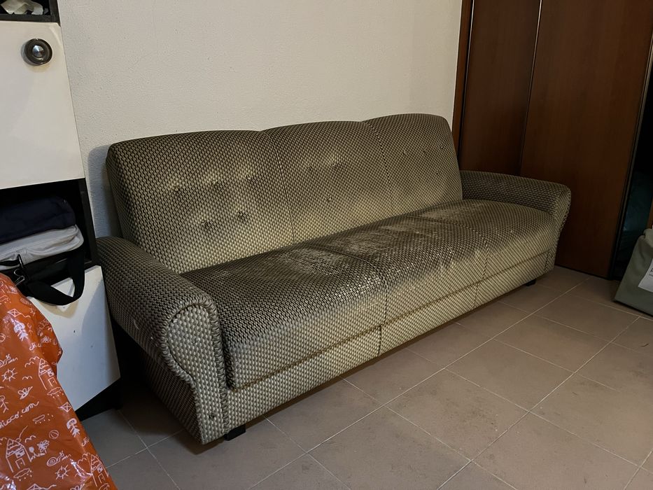 Sofá desdobrável com espaço para arrumação