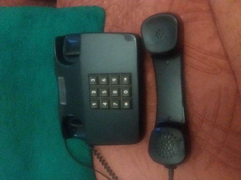 ТЕЛЕФОН кнопочный времен СССР. Производство ГДР (Германия)