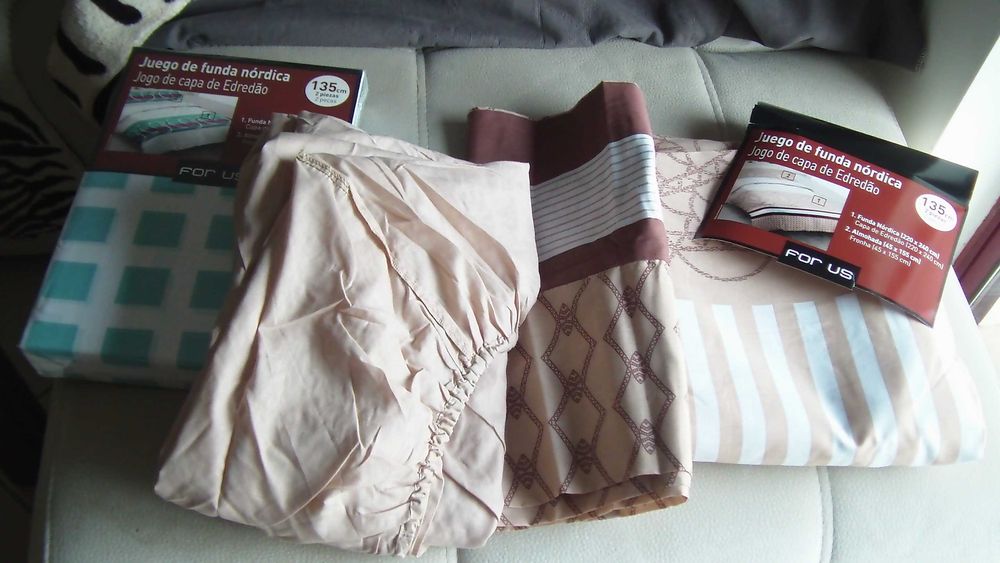 Vendo 2 Jogos de cama de 135 cm Capa de edredão em estado NOVO