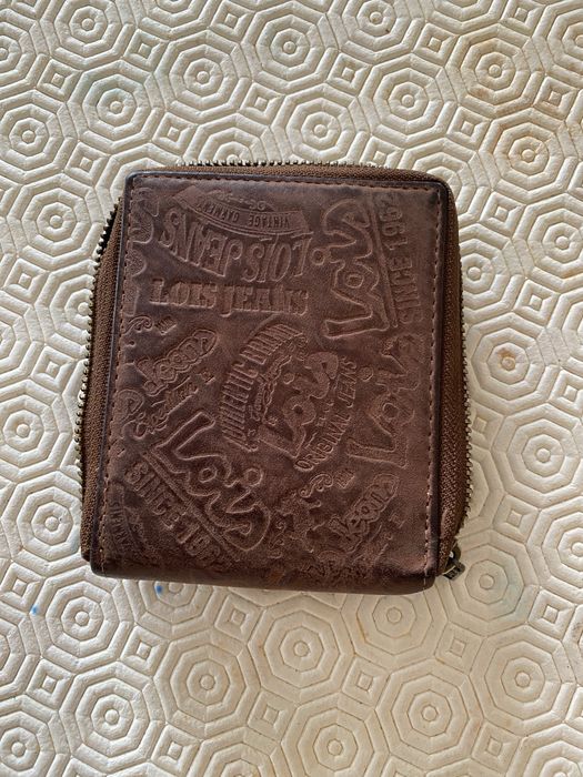 Carteira, pulseiras e oculos