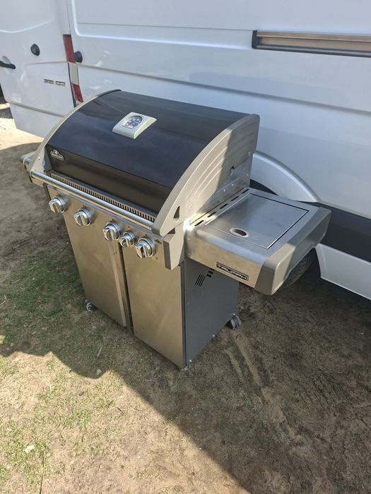 Grill gazowy Napoleon Triumph