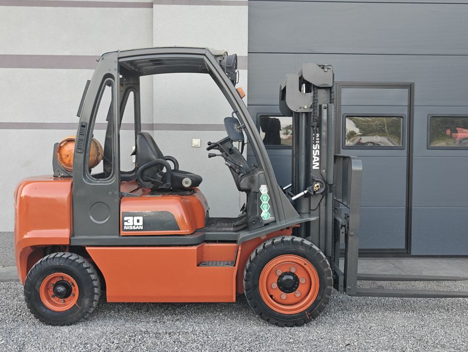 Wózek widłowy Nissan FG30 3T Lpg Pompowane Opony Przesuw Boczny