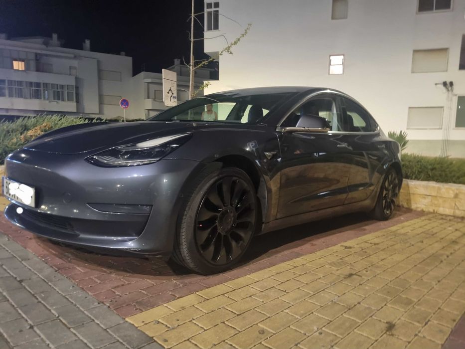 Tesla model 3 performance