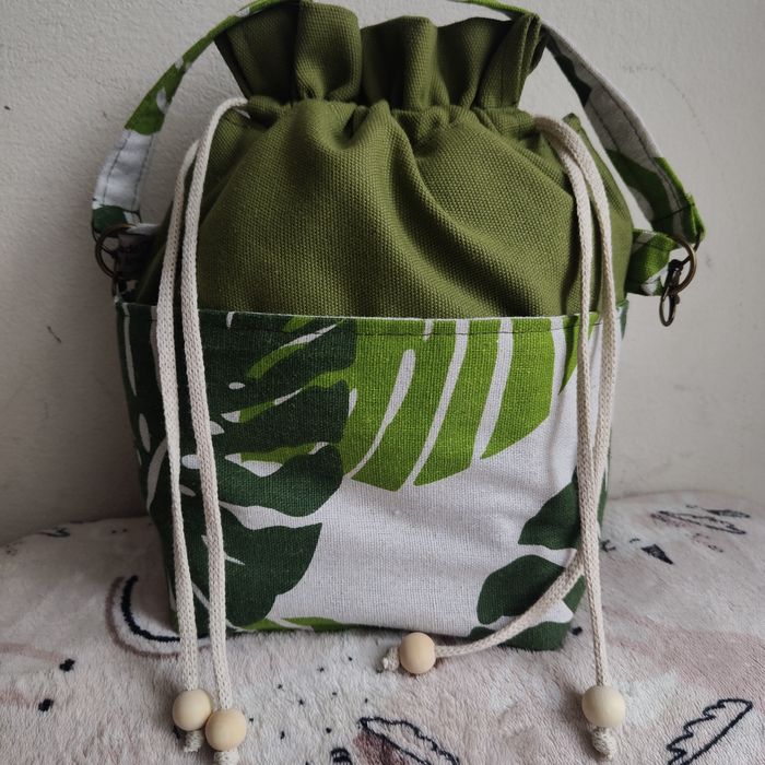 Nieduża zgrabna torebeczka