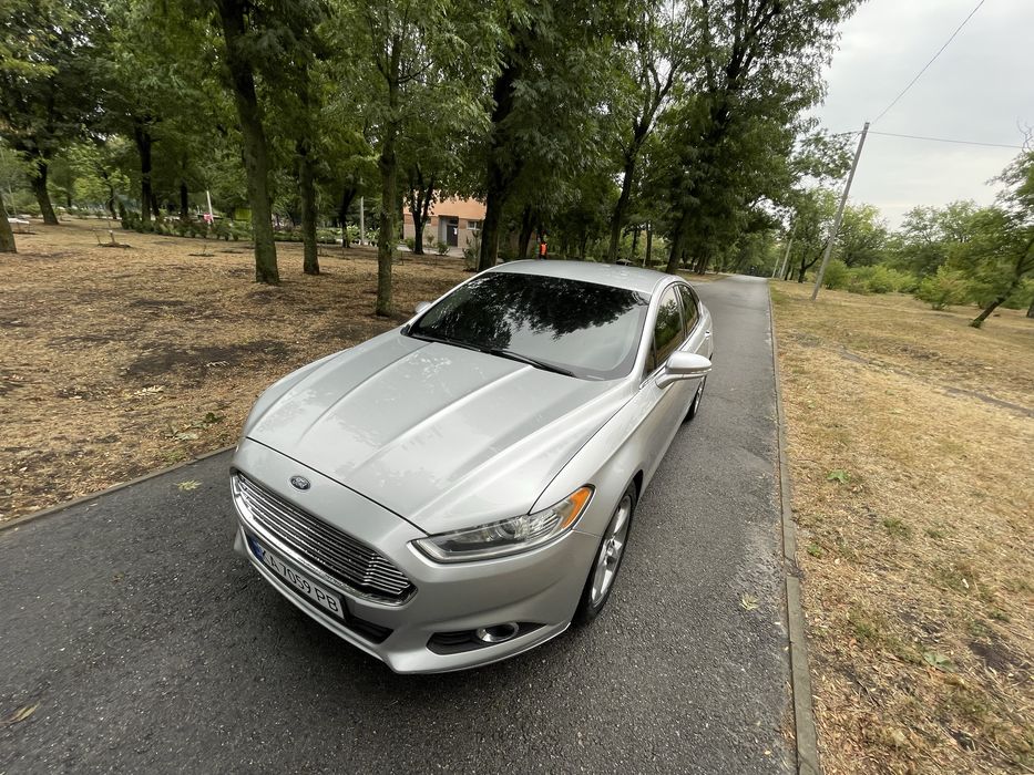 Продам Ford Fusion в гарній комплектації.