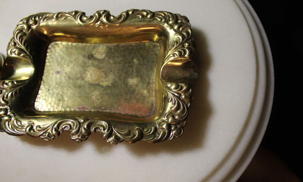 Cinzeiro vintage em latão, estilo Arts and Crafts, século passado.