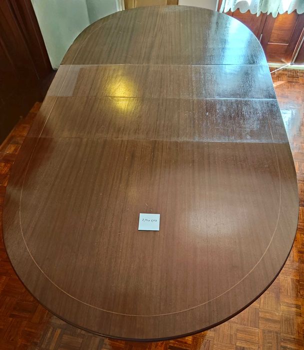 Conjunto Clássico de Sala de Jantar: Móvel + Mesa + 8 Cadeiras